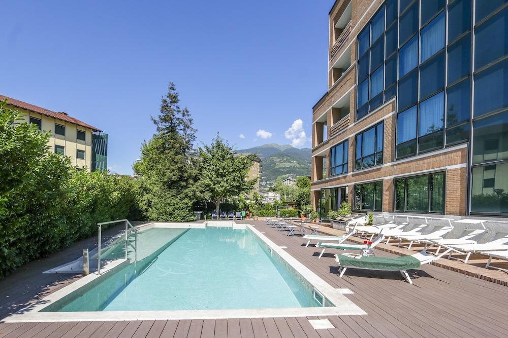 Hostellerie Du Cheval Blanc Aosta Zewnętrze zdjęcie