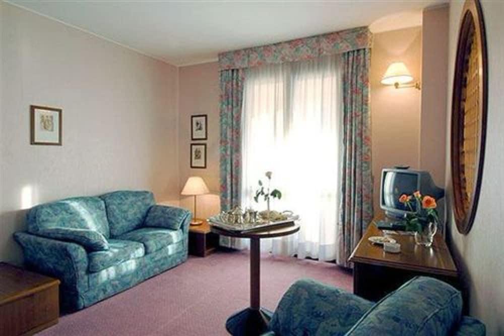 Hostellerie Du Cheval Blanc Aosta Zewnętrze zdjęcie