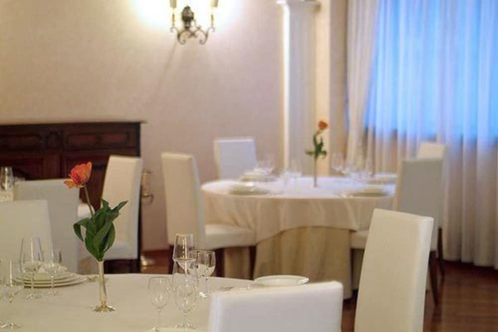 Hostellerie Du Cheval Blanc Aosta Zewnętrze zdjęcie