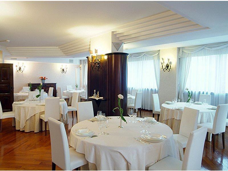 Hostellerie Du Cheval Blanc Aosta Zewnętrze zdjęcie