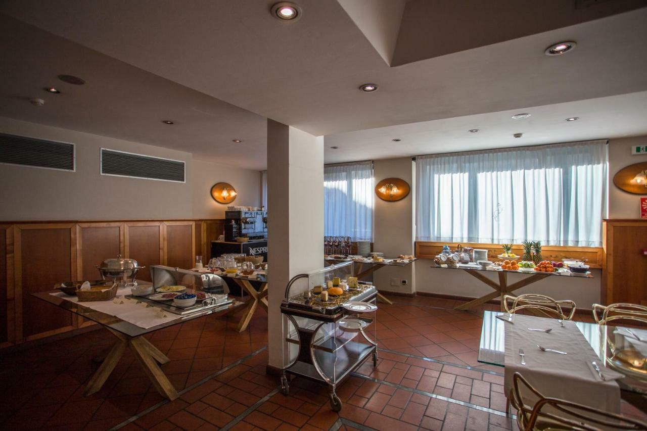 Hostellerie Du Cheval Blanc Aosta Zewnętrze zdjęcie