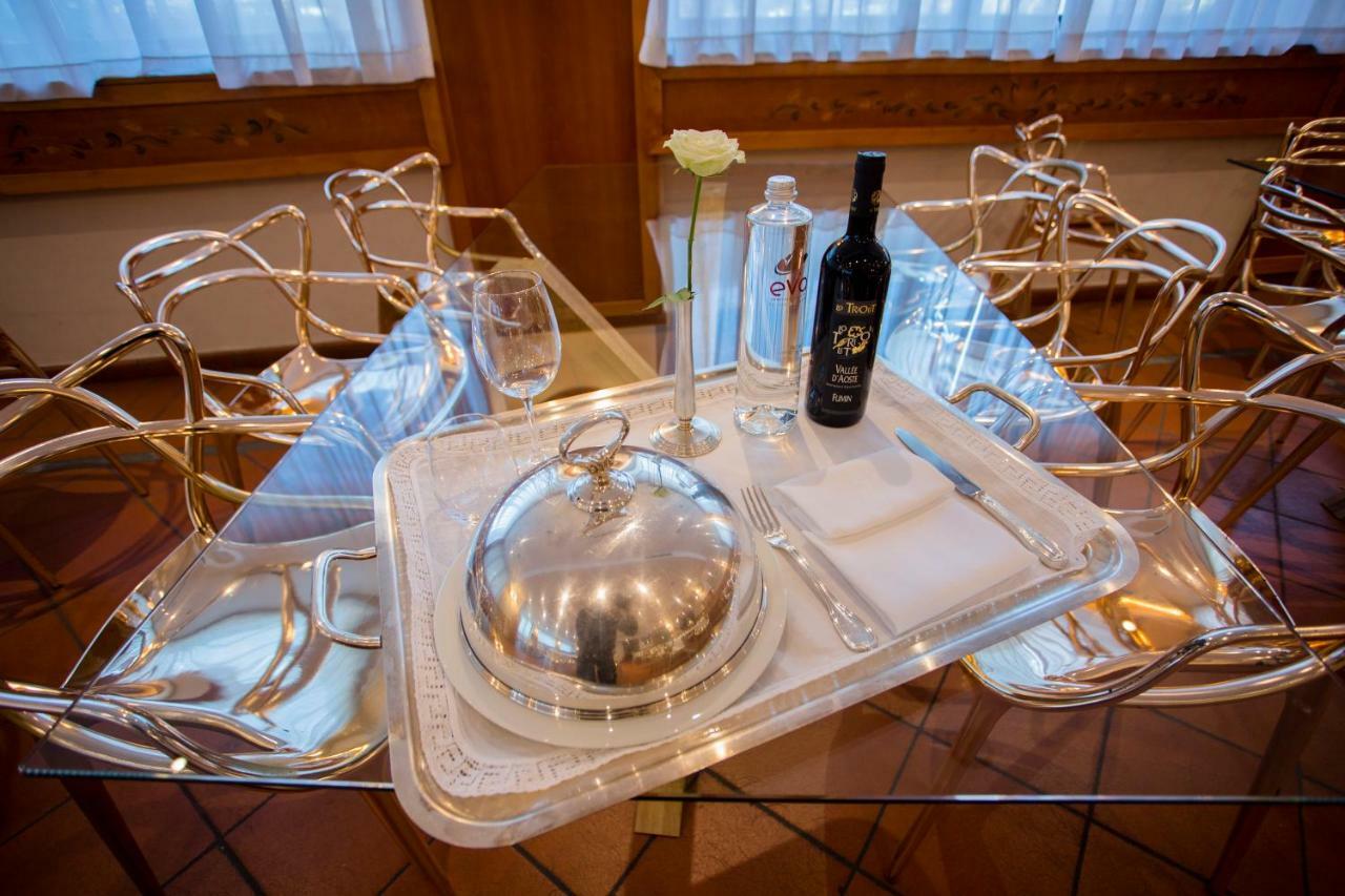 Hostellerie Du Cheval Blanc Aosta Zewnętrze zdjęcie