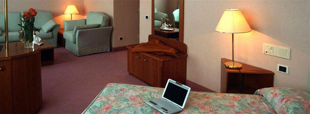 Hostellerie Du Cheval Blanc Aosta Zewnętrze zdjęcie